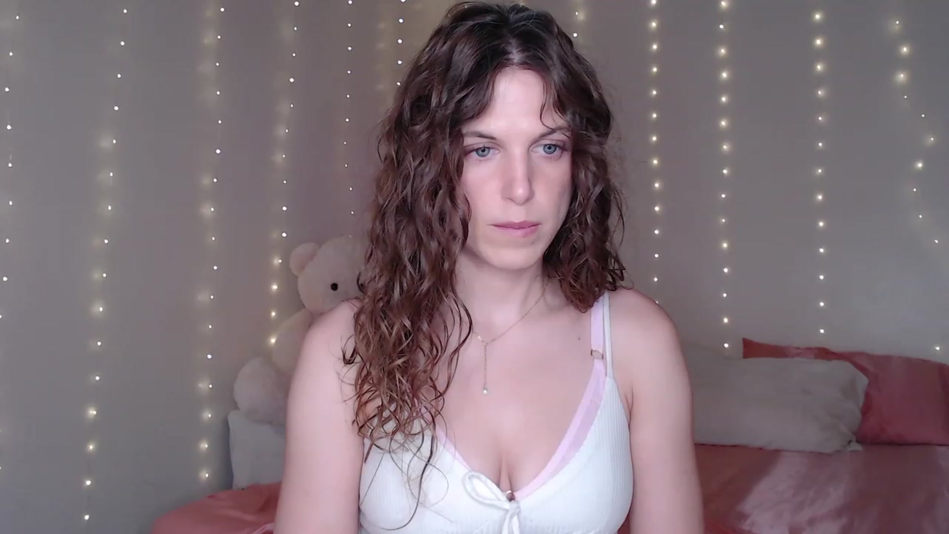 Gallery image thumbnail from Emilysworld's myfreecams stream on, 07/15/2023, 24:37 image 14 of 20