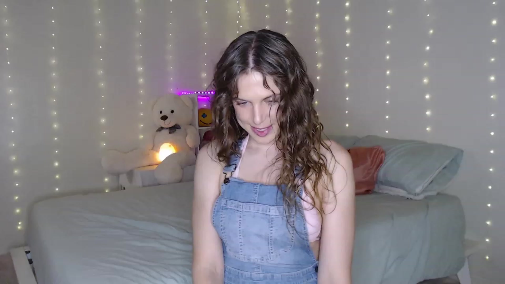 Gallery image thumbnail from Emilysworld's myfreecams stream on, 08/08/2023, 02:58 image 15 of 20