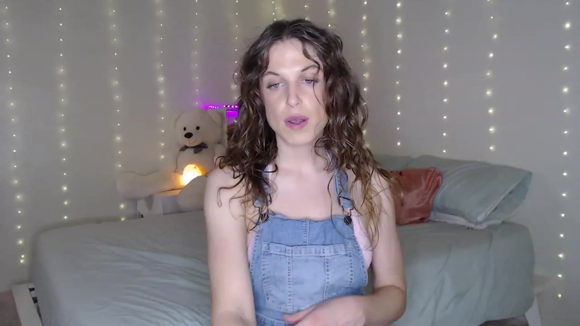 Gallery image thumbnail from Emilysworld's myfreecams stream on, 08/08/2023, 02:58 image 2 of 20
