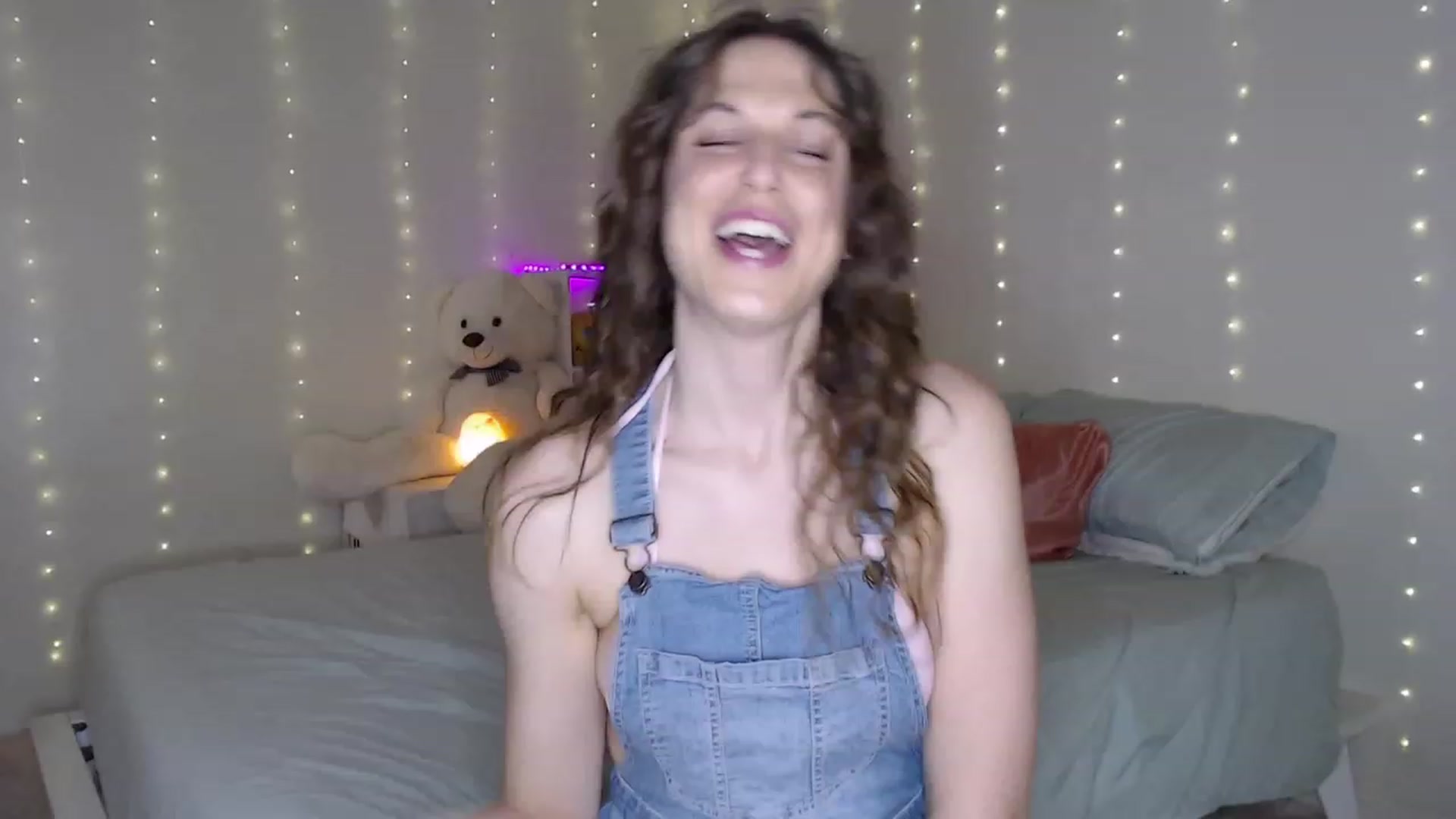 Gallery image thumbnail from Emilysworld's myfreecams stream on, 08/08/2023, 02:58 image 9 of 20