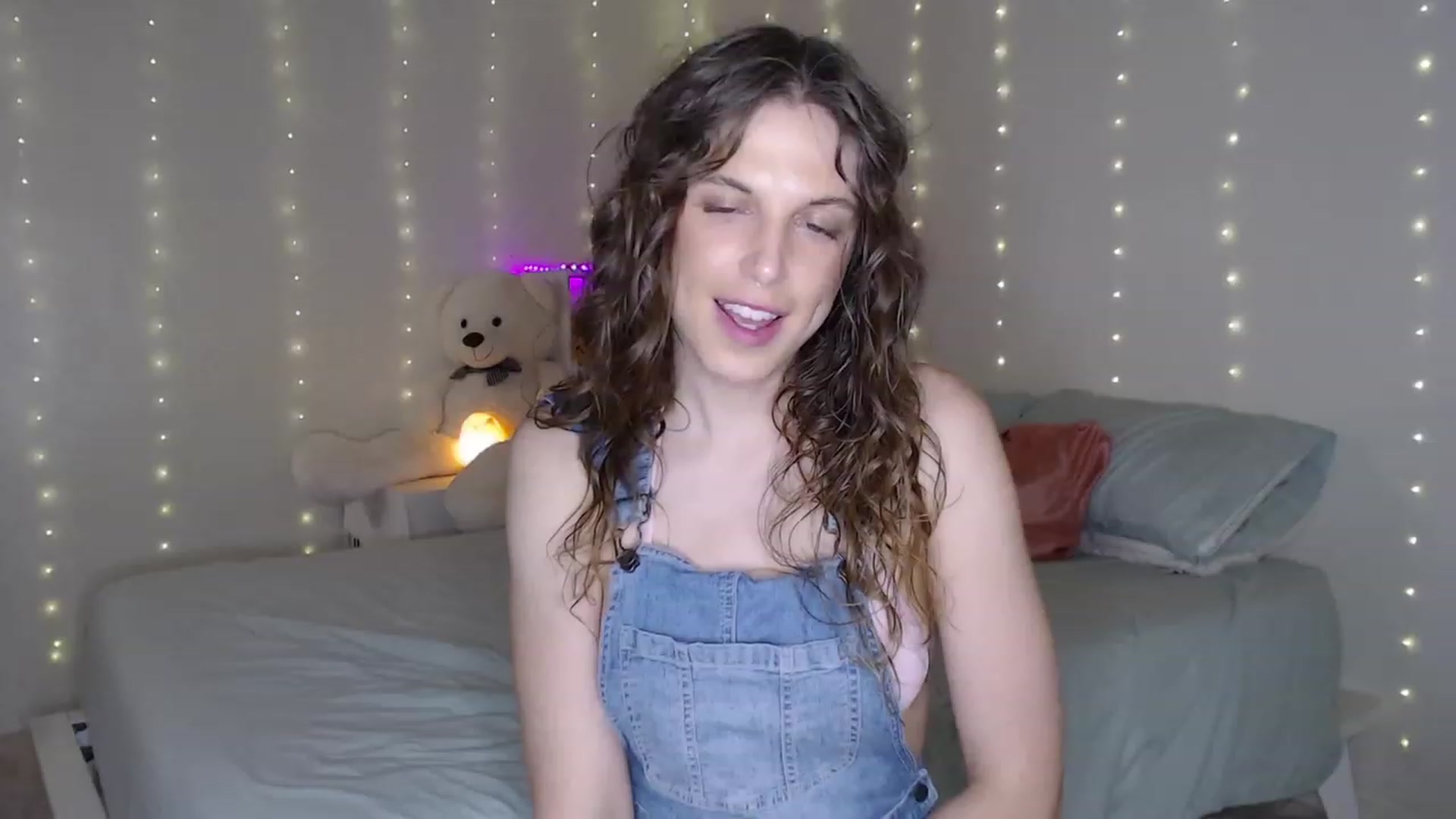 Gallery image thumbnail from Emilysworld's myfreecams stream on, 08/08/2023, 02:58 image 19 of 20