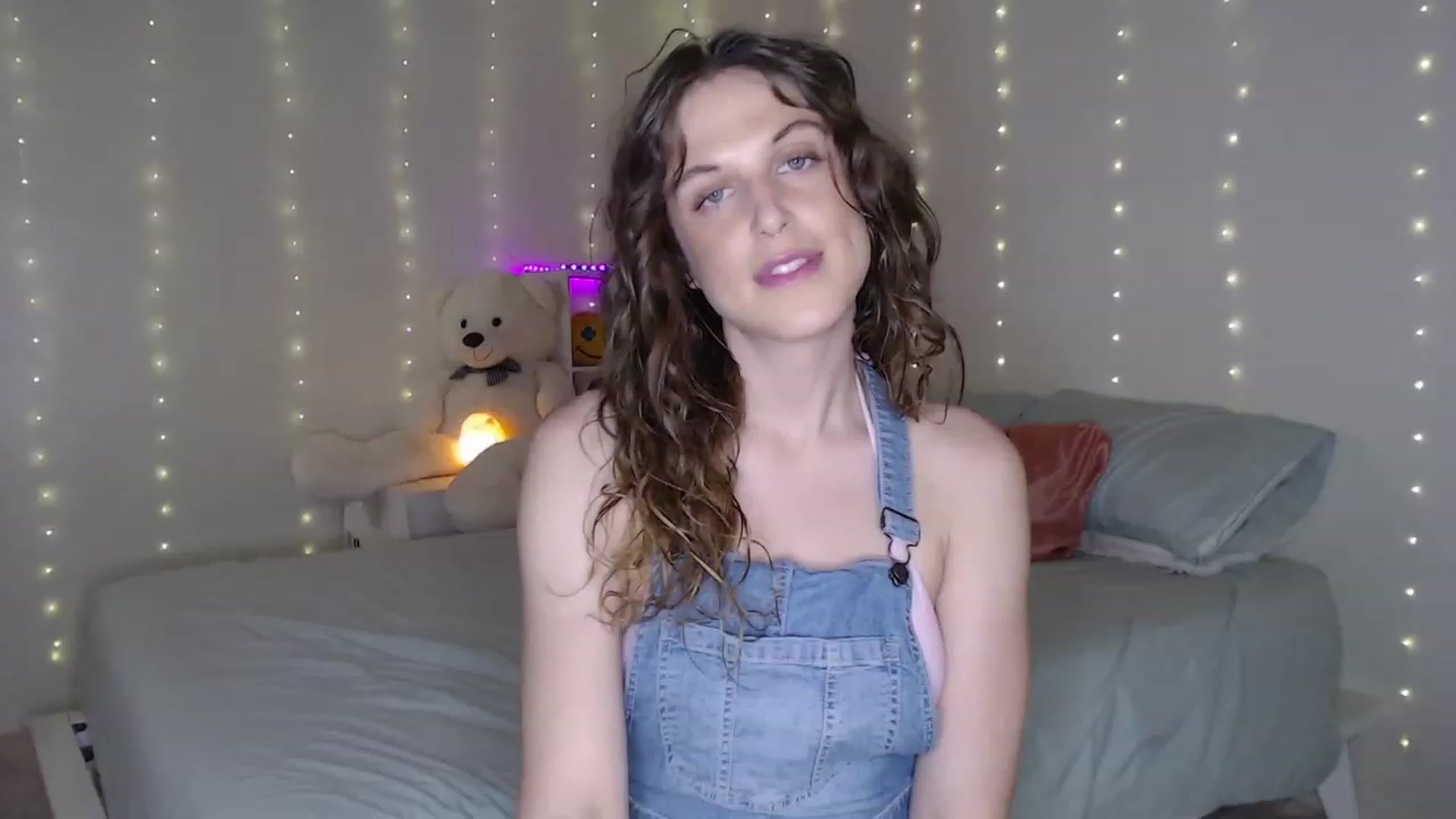 Gallery image thumbnail from Emilysworld's myfreecams stream on, 08/08/2023, 02:58 image 3 of 20
