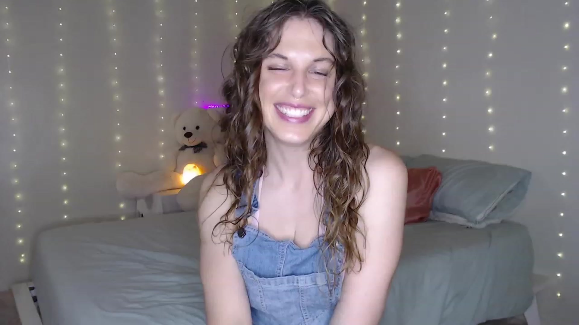 Gallery image thumbnail from Emilysworld's myfreecams stream on, 08/08/2023, 02:58 image 18 of 20