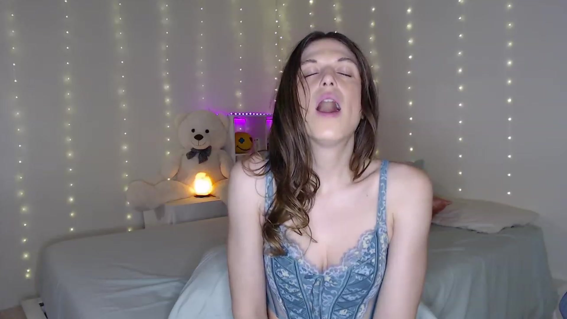 Gallery image thumbnail from Emilysworld's myfreecams stream on, 08/10/2023, 04:17 image 17 of 20