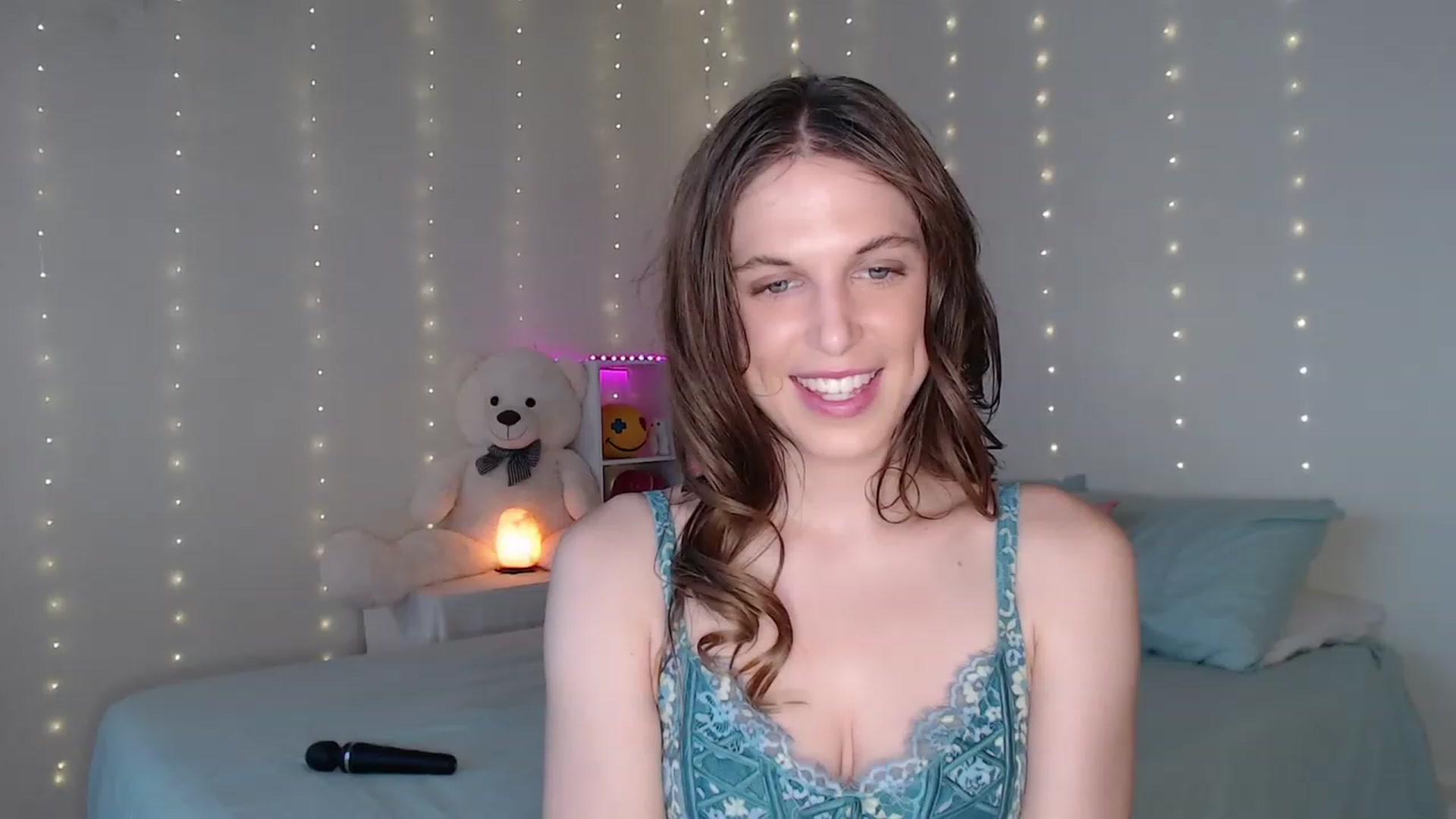 Gallery image thumbnail from Emilysworld's myfreecams stream on, 08/10/2023, 04:17 image 4 of 20