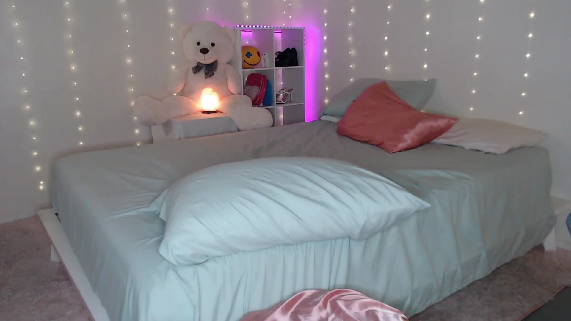 Gallery image thumbnail from Emilysworld's myfreecams stream on, 08/10/2023, 05:15 image 9 of 20