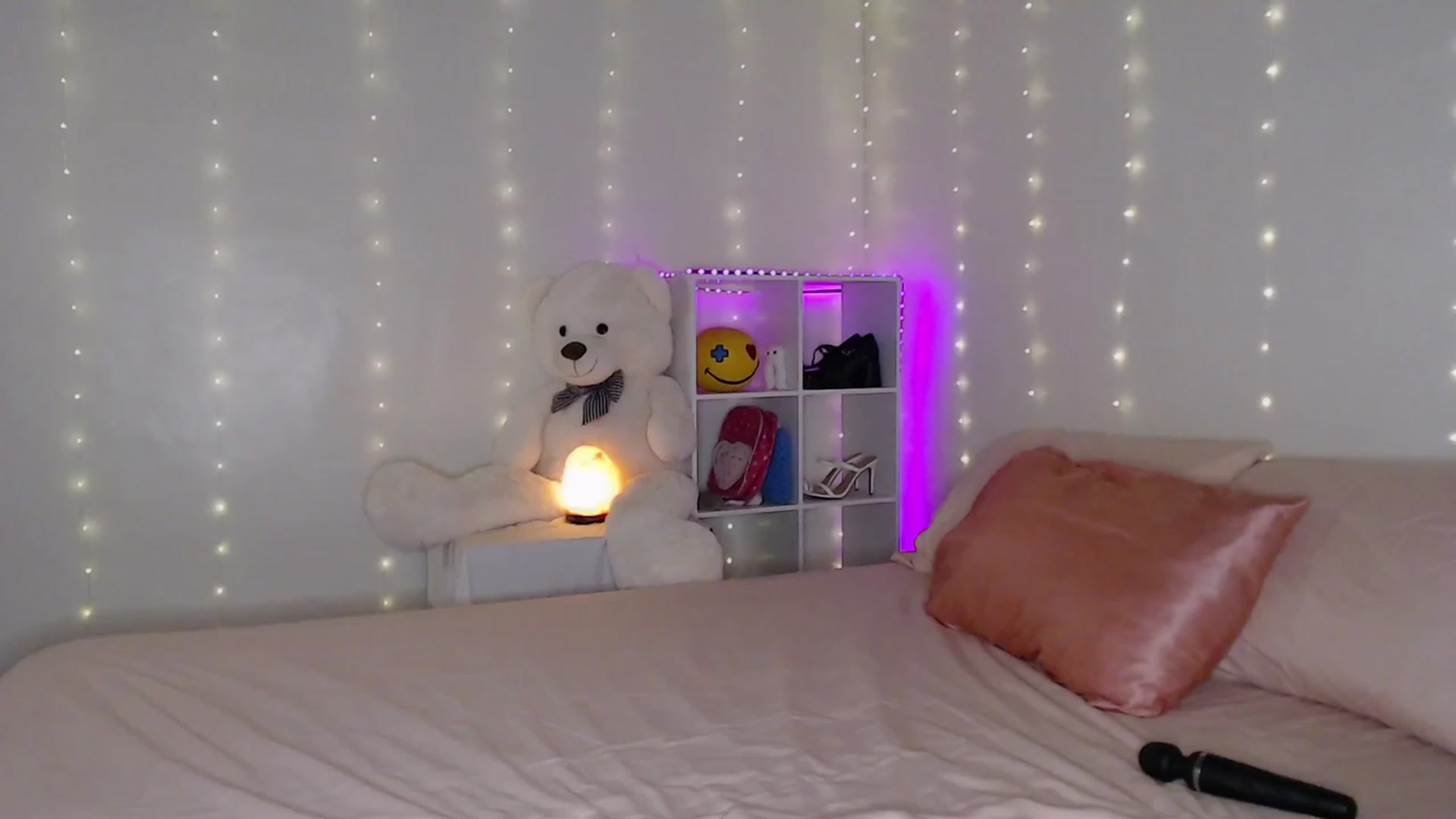 Gallery image thumbnail from Emilysworld's myfreecams stream on, 08/12/2023, 02:24 image 3 of 20