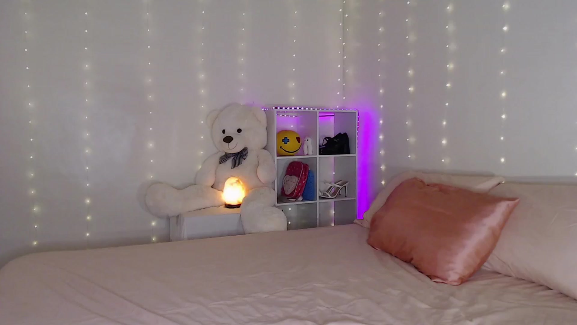 Gallery image thumbnail from Emilysworld's myfreecams stream on, 08/12/2023, 02:24 image 20 of 20
