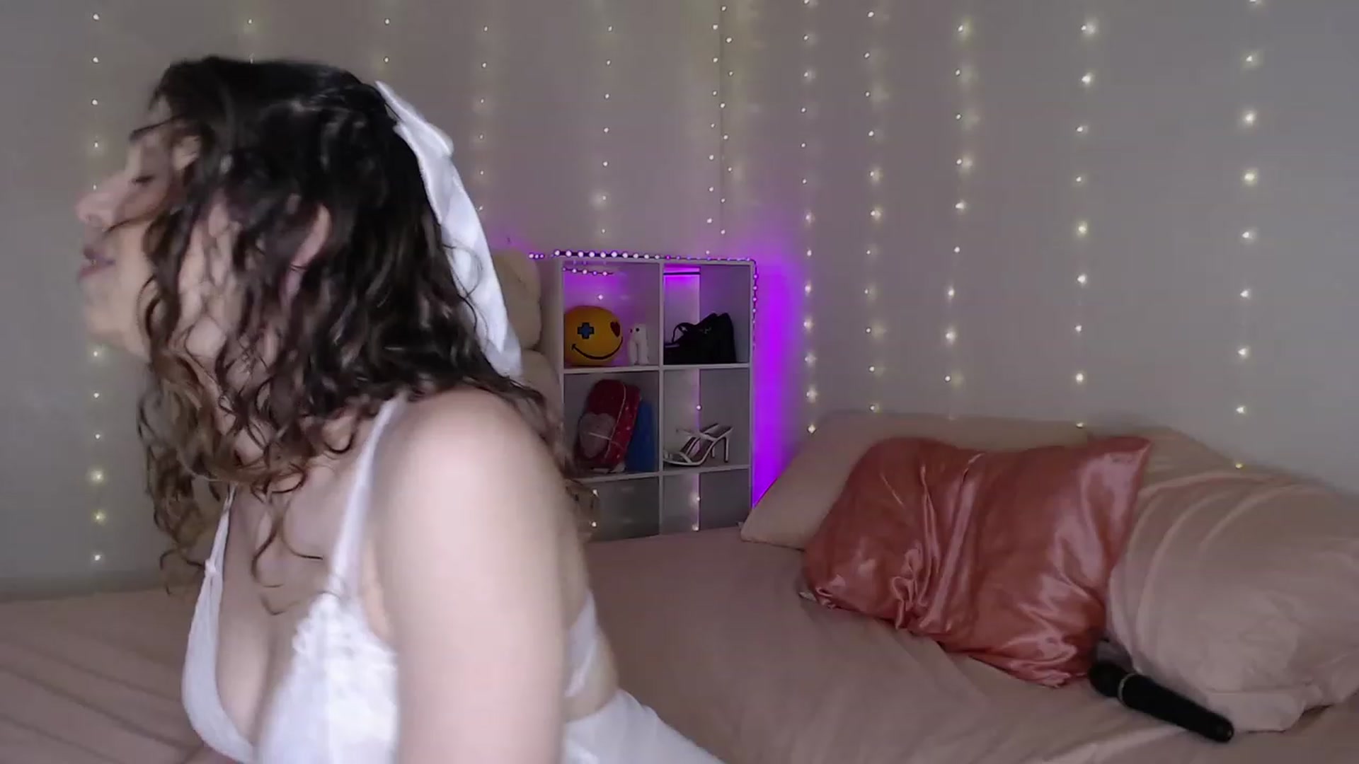 Gallery image thumbnail from Emilysworld's myfreecams stream on, 08/12/2023, 03:15 image 20 of 20