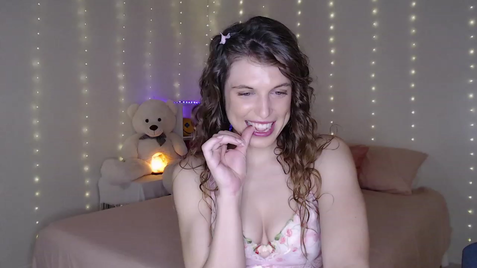Gallery image thumbnail from Emilysworld's myfreecams stream on, 08/14/2023, 03:02 image 4 of 20