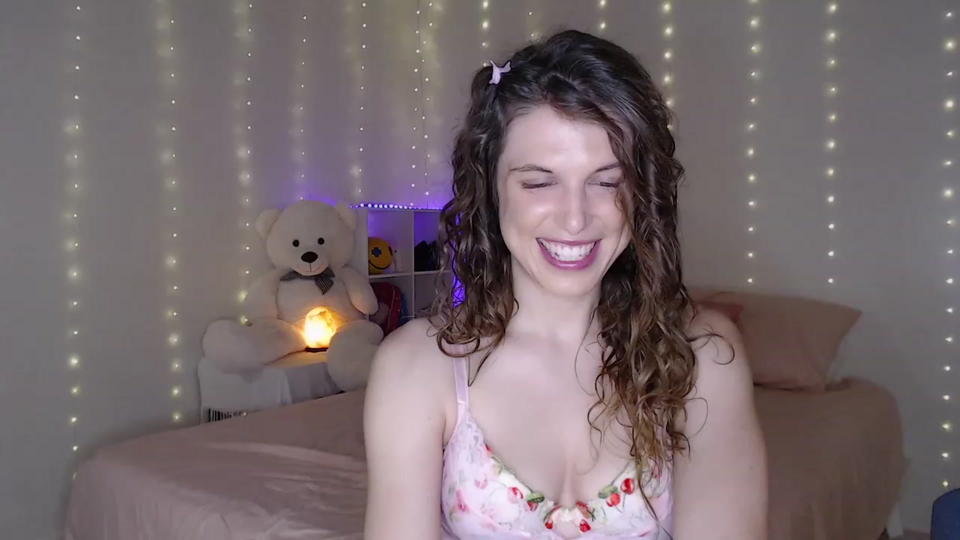 Gallery image thumbnail from Emilysworld's myfreecams stream on, 08/14/2023, 03:02 image 8 of 20
