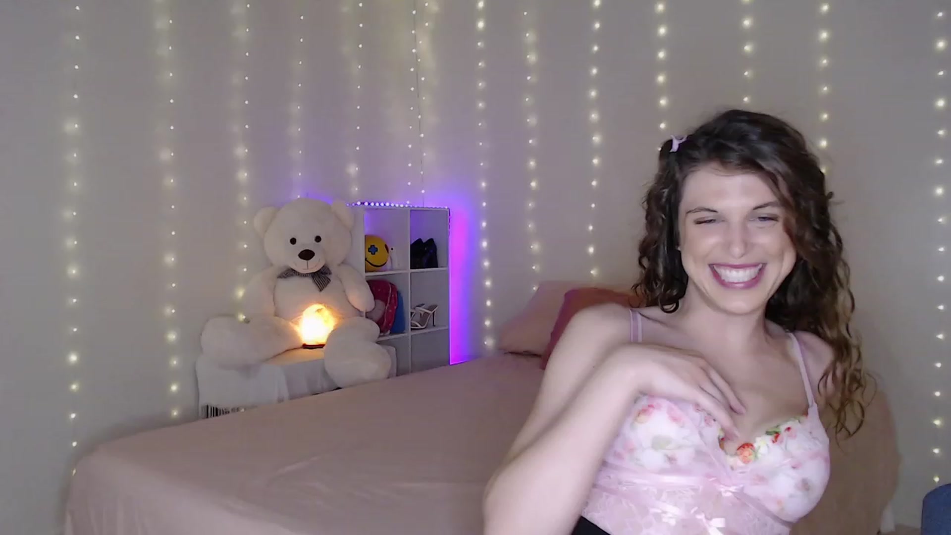 Gallery image thumbnail from Emilysworld's myfreecams stream on, 08/14/2023, 03:02 image 5 of 20
