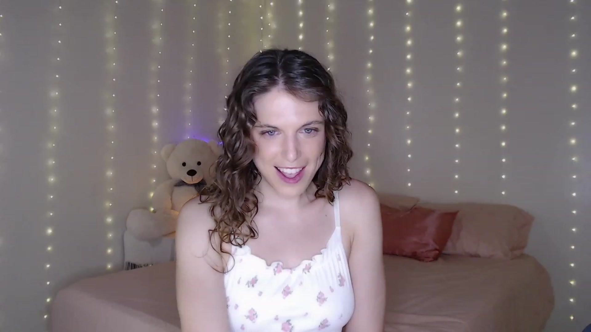 Gallery image thumbnail from Emilysworld's myfreecams stream on, 08/15/2023, 03:14 image 14 of 20