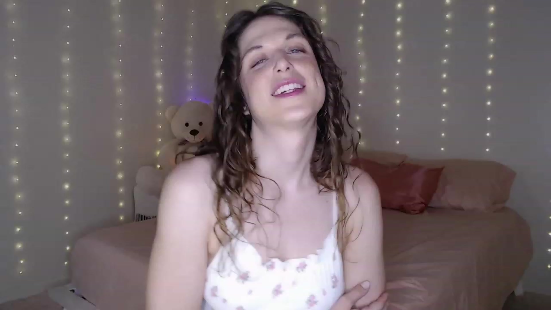Gallery image thumbnail from Emilysworld's myfreecams stream on, 08/15/2023, 03:14 image 2 of 20