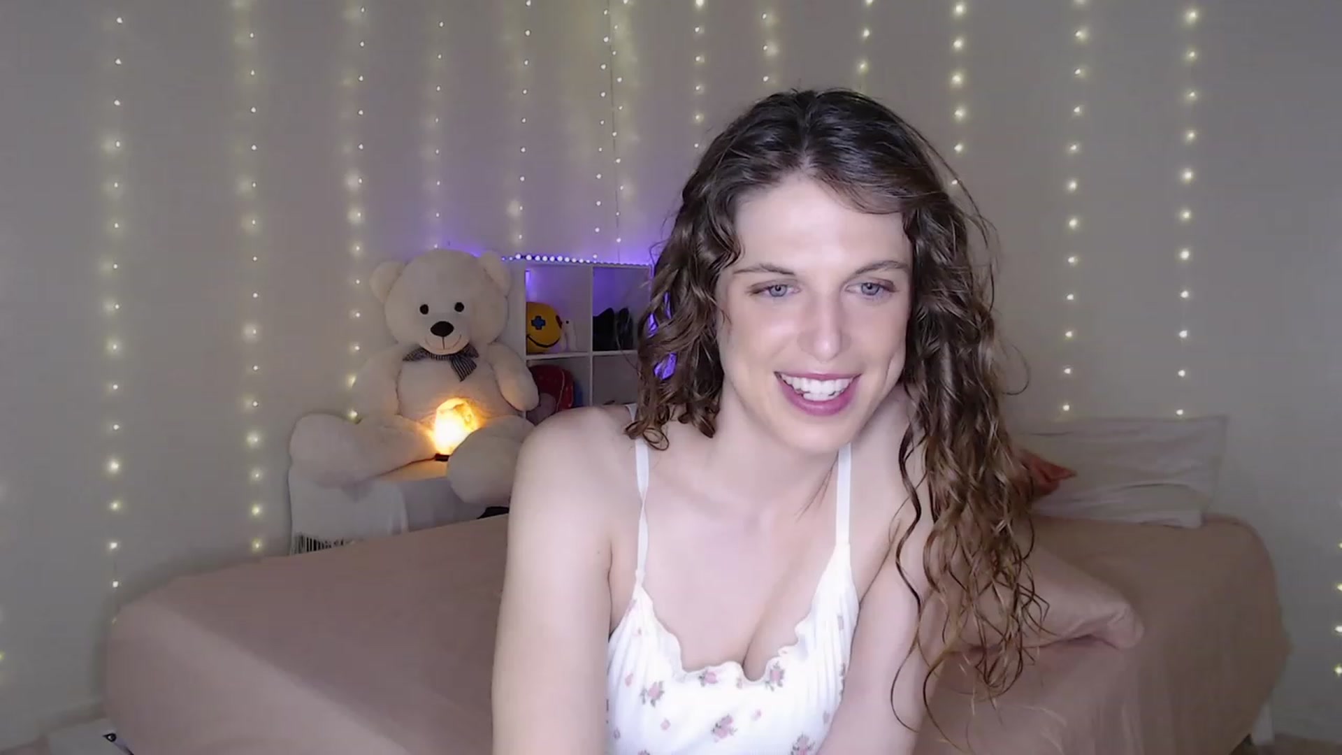 Gallery image thumbnail from Emilysworld's myfreecams stream on, 08/15/2023, 04:38 image 4 of 20