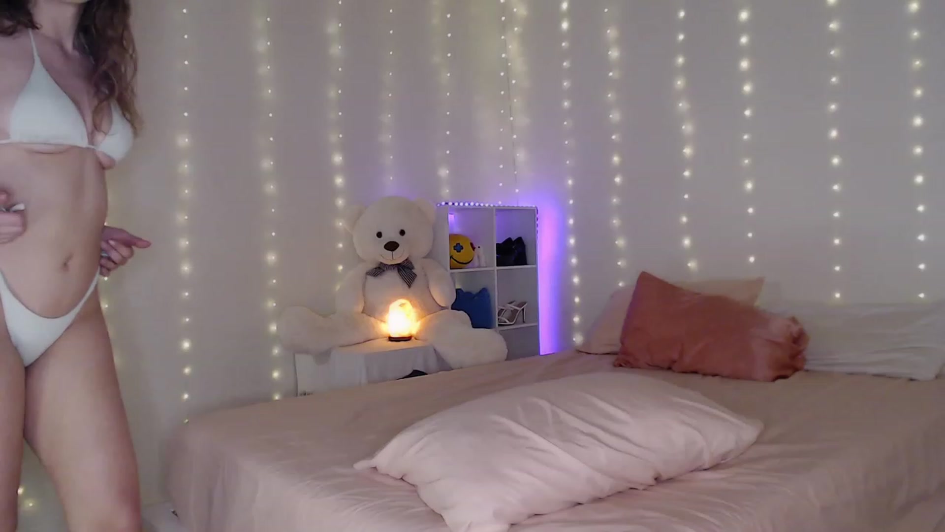 Gallery image thumbnail from Emilysworld's myfreecams stream on, 08/18/2023, 05:15 image 2 of 20