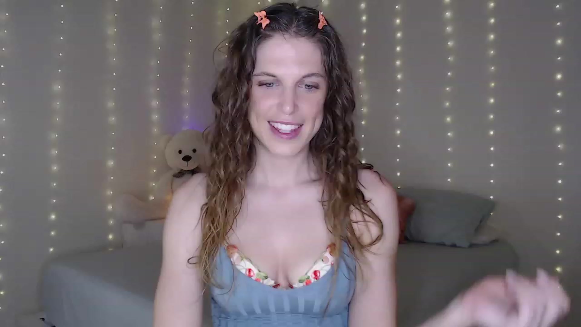 Gallery image thumbnail from Emilysworld's myfreecams stream on, 08/25/2023, 01:53 image 16 of 20