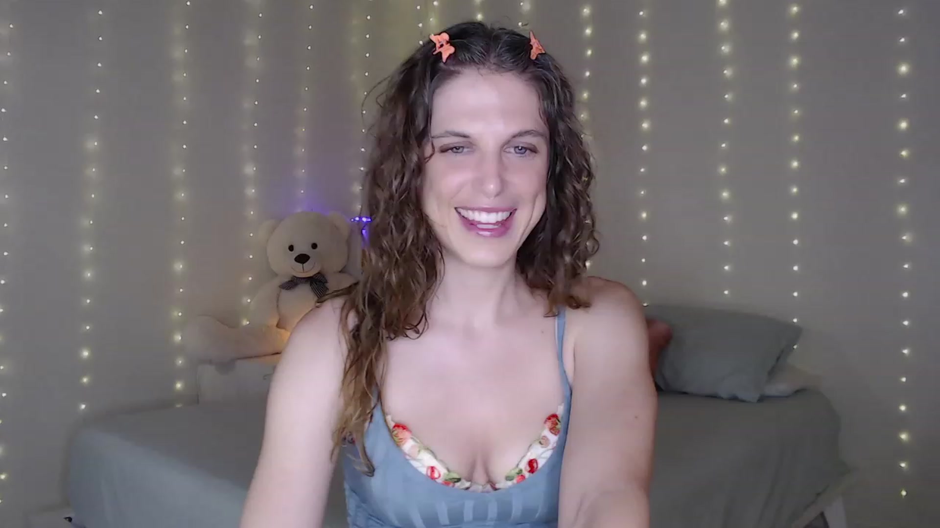 Gallery image thumbnail from Emilysworld's myfreecams stream on, 08/25/2023, 01:53 image 2 of 20