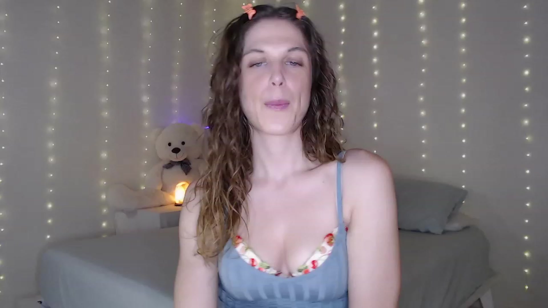 Gallery image thumbnail from Emilysworld's myfreecams stream on, 08/25/2023, 01:53 image 6 of 20