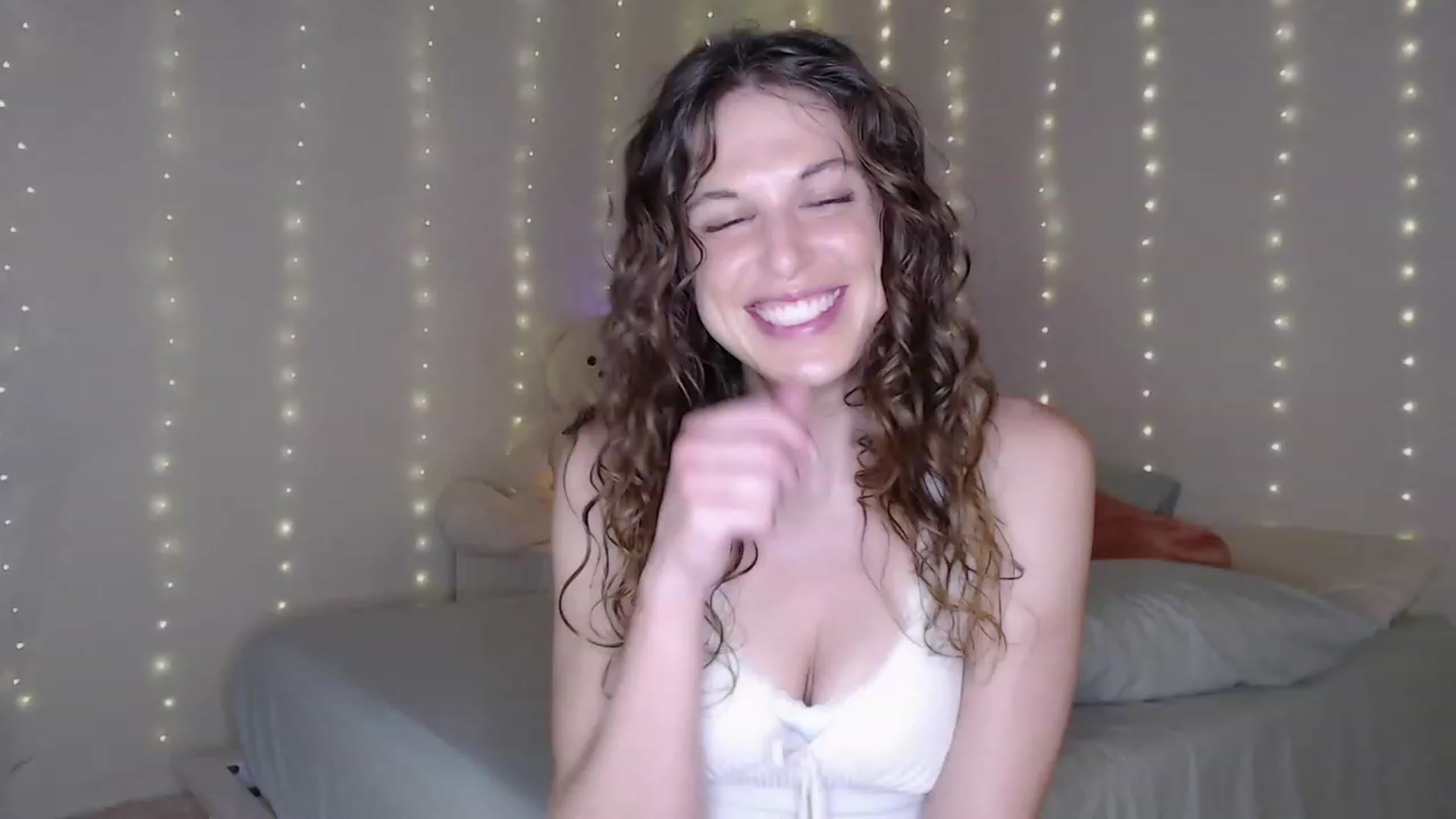 Gallery image thumbnail from Emilysworld's myfreecams stream on, 08/26/2023, 02:40 image 17 of 20