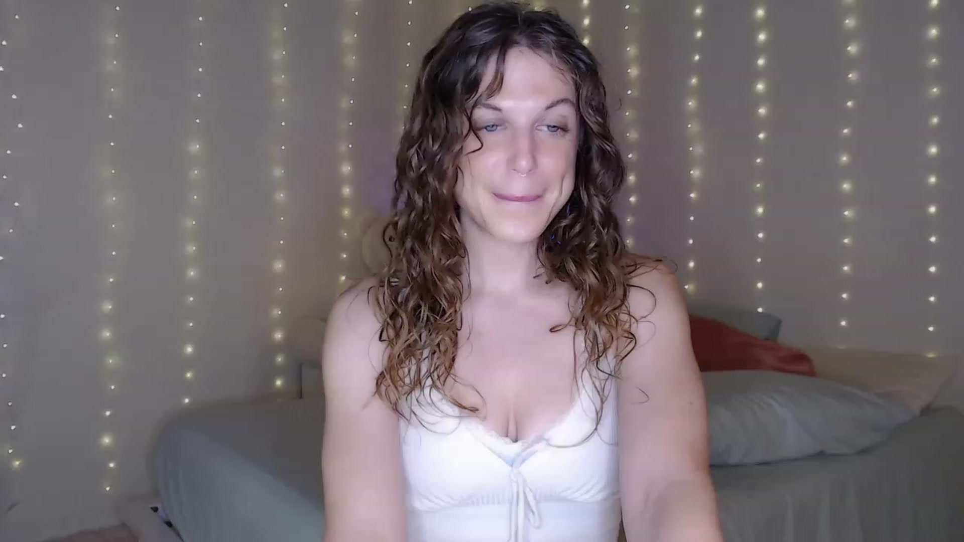 Gallery image thumbnail from Emilysworld's myfreecams stream on, 08/26/2023, 02:40 image 14 of 20