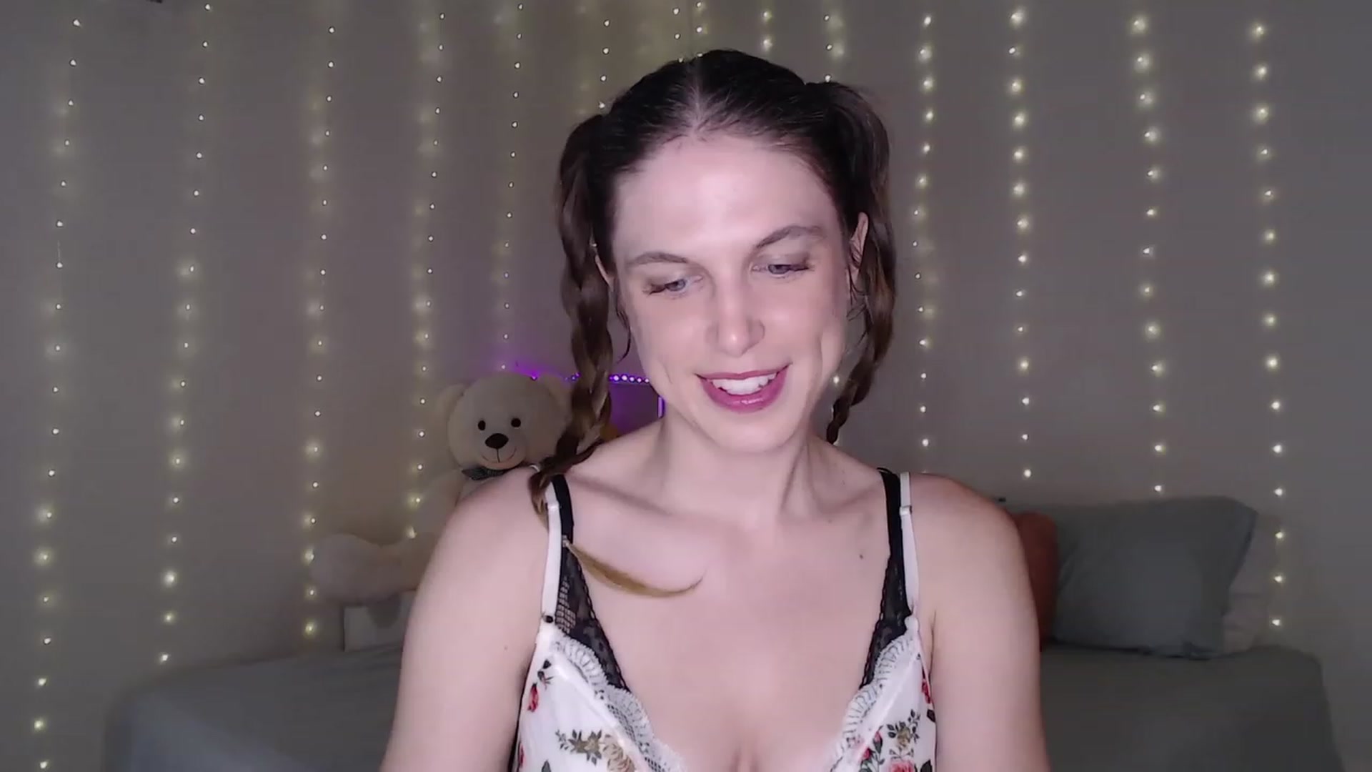 Gallery image thumbnail from Emilysworld's myfreecams stream on, 09/28/2023, 02:25 image 2 of 20