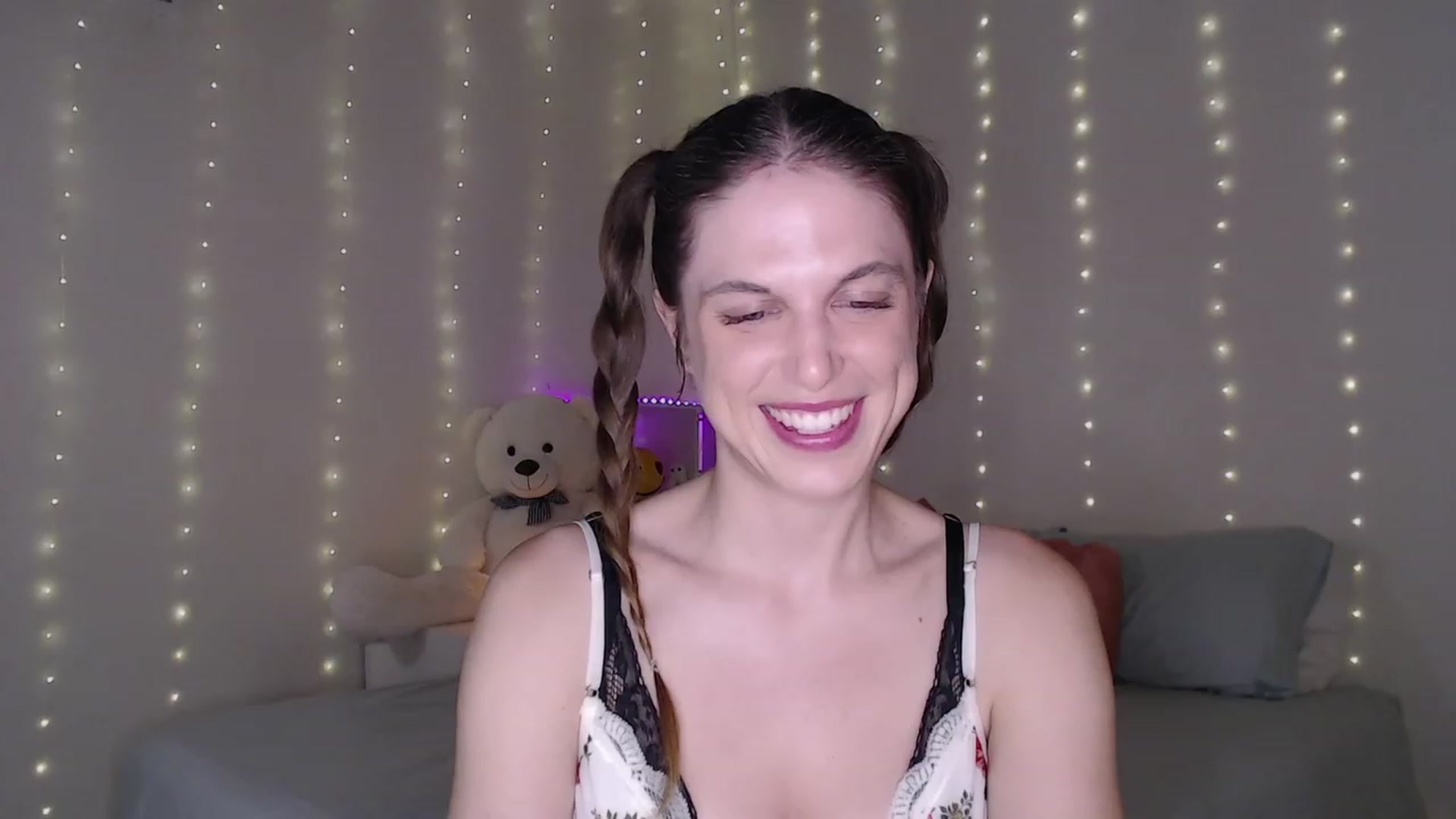 Gallery image thumbnail from Emilysworld's myfreecams stream on, 09/28/2023, 02:25 image 12 of 20