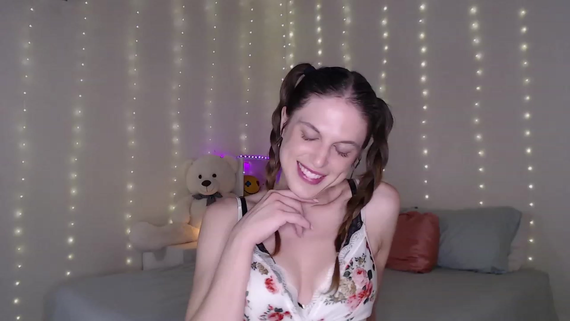 Gallery image thumbnail from Emilysworld's myfreecams stream on, 09/28/2023, 02:25 image 10 of 20