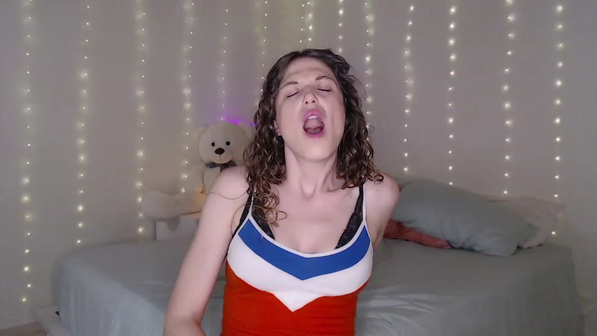 Gallery image thumbnail from Emilysworld's myfreecams stream on, 09/29/2023, 05:08 image 4 of 20