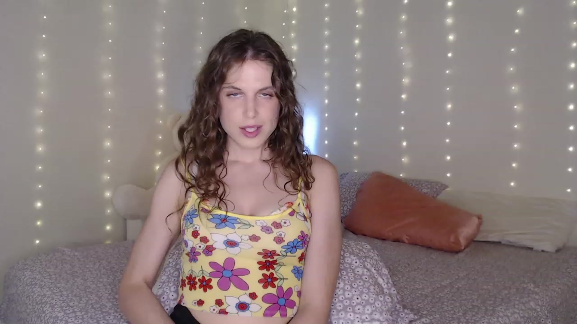 Gallery image thumbnail from Emilysworld's myfreecams stream on, 10/27/2023, 02:58 image 10 of 20