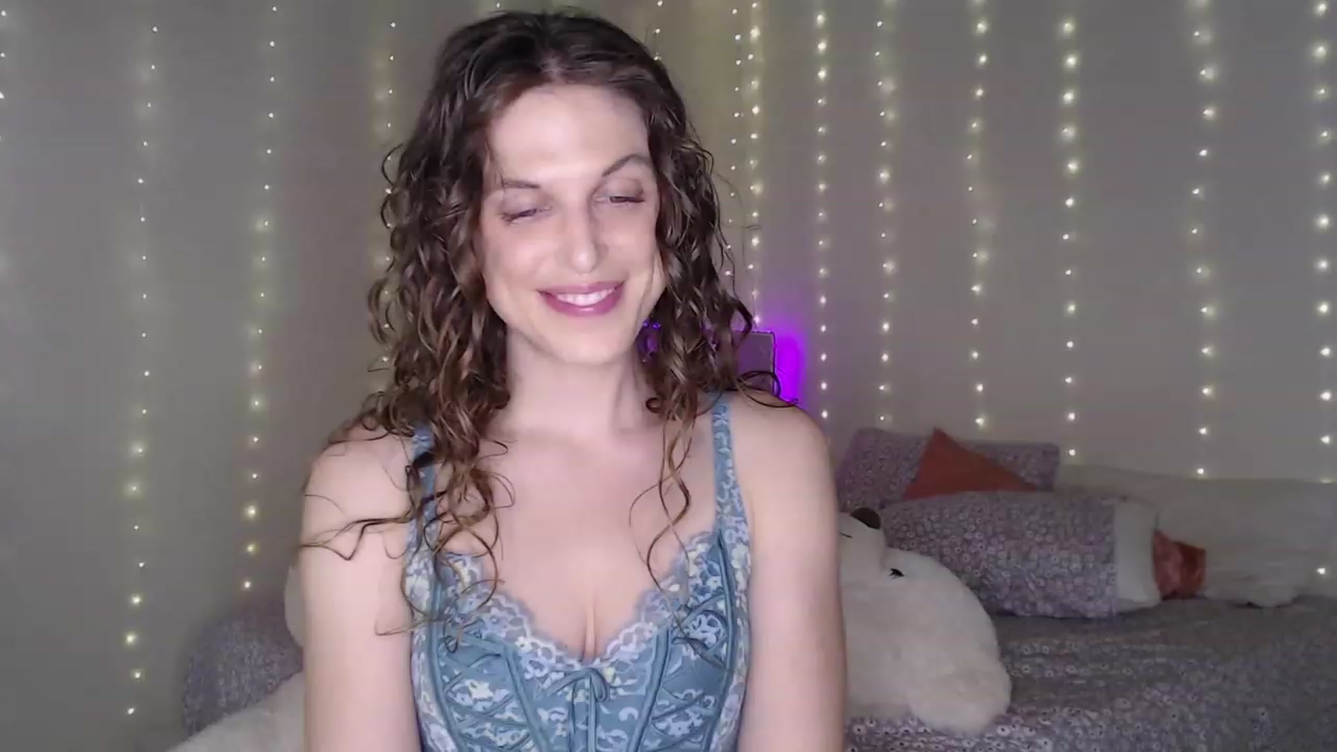 Gallery image thumbnail from Emilysworld's myfreecams stream on, 11/04/2023, 07:29 image 17 of 20