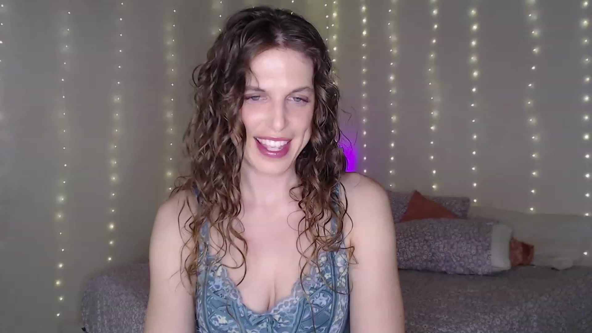 Gallery image thumbnail from Emilysworld's myfreecams stream on, 11/04/2023, 08:12 image 9 of 20