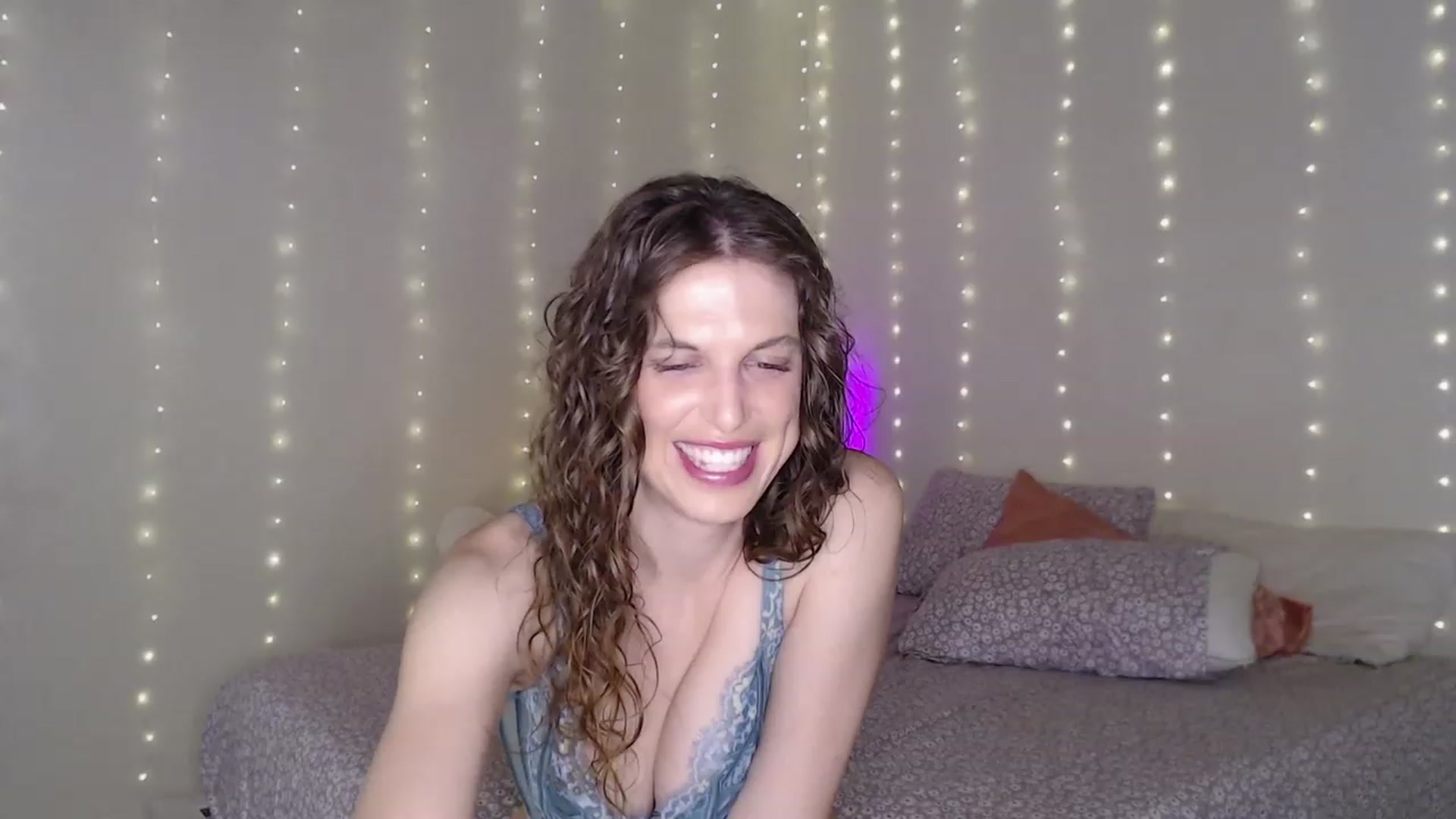 Gallery image thumbnail from Emilysworld's myfreecams stream on, 11/04/2023, 08:12 image 3 of 20