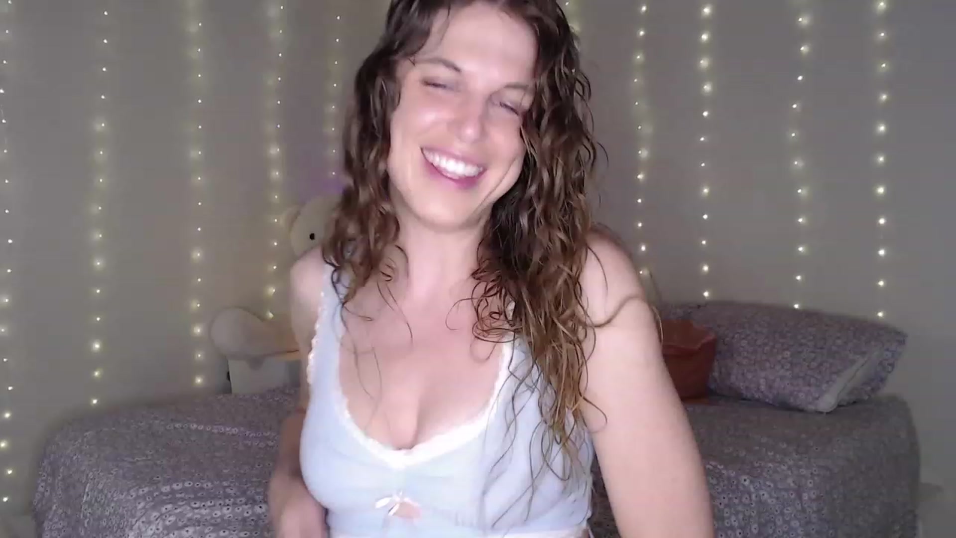 Gallery image thumbnail from Emilysworld's myfreecams stream on, 11/06/2023, 05:27 image 12 of 20