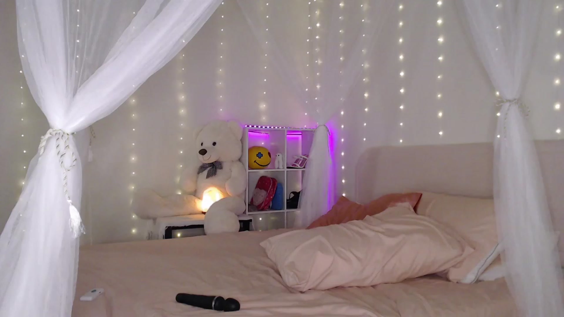 Gallery image thumbnail from Emilysworld's myfreecams stream on, 11/17/2023, 03:55 image 6 of 20