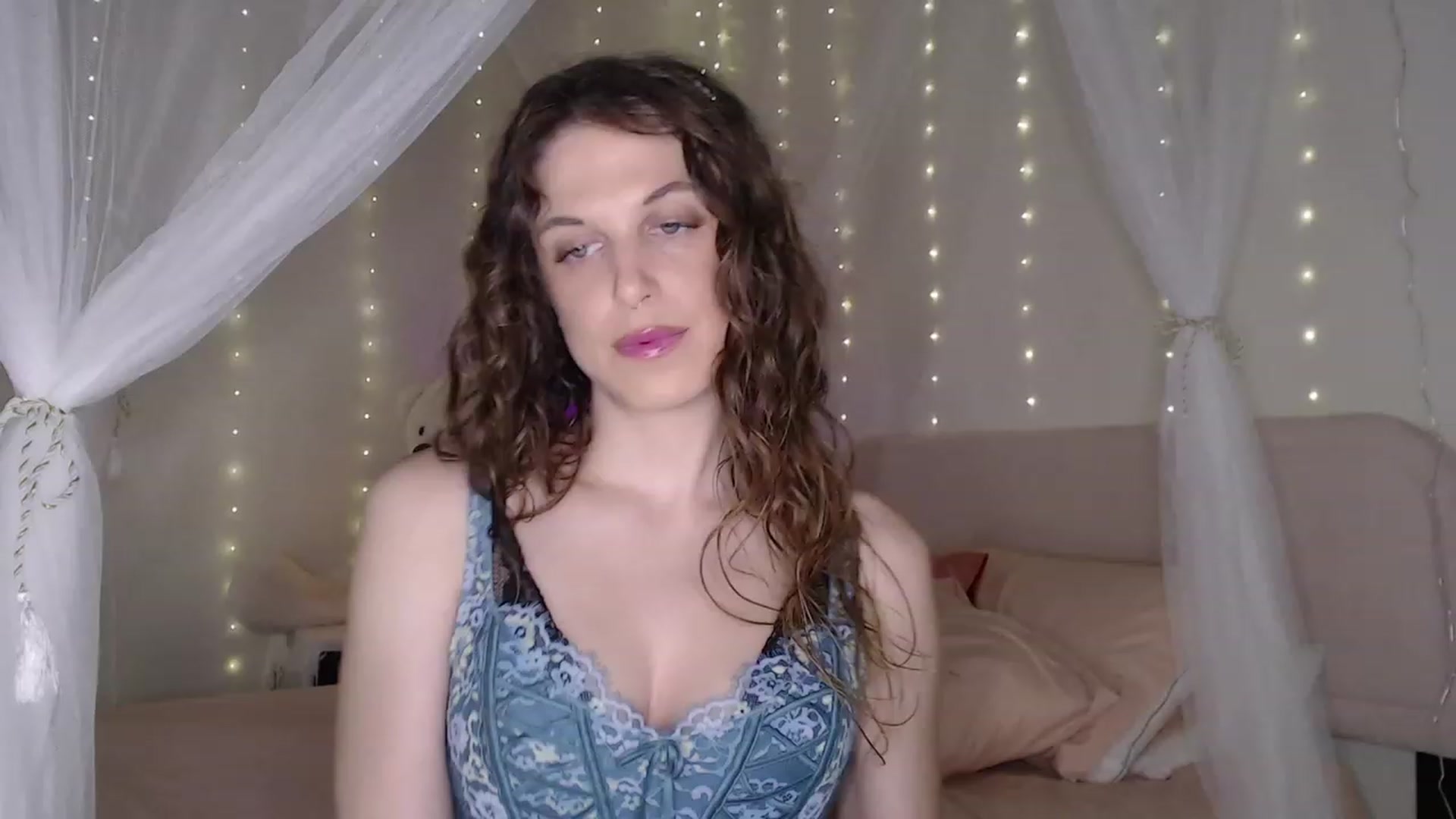 Gallery image thumbnail from Emilysworld's myfreecams stream on, 11/17/2023, 03:55 image 13 of 20