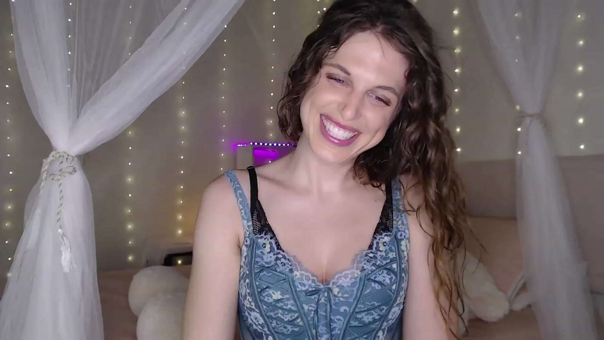 Gallery image thumbnail from Emilysworld's myfreecams stream on, 11/17/2023, 05:00 image 3 of 20