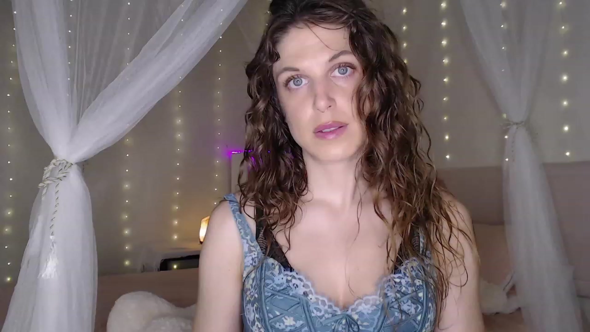 Gallery image thumbnail from Emilysworld's myfreecams stream on, 11/17/2023, 05:00 image 18 of 20