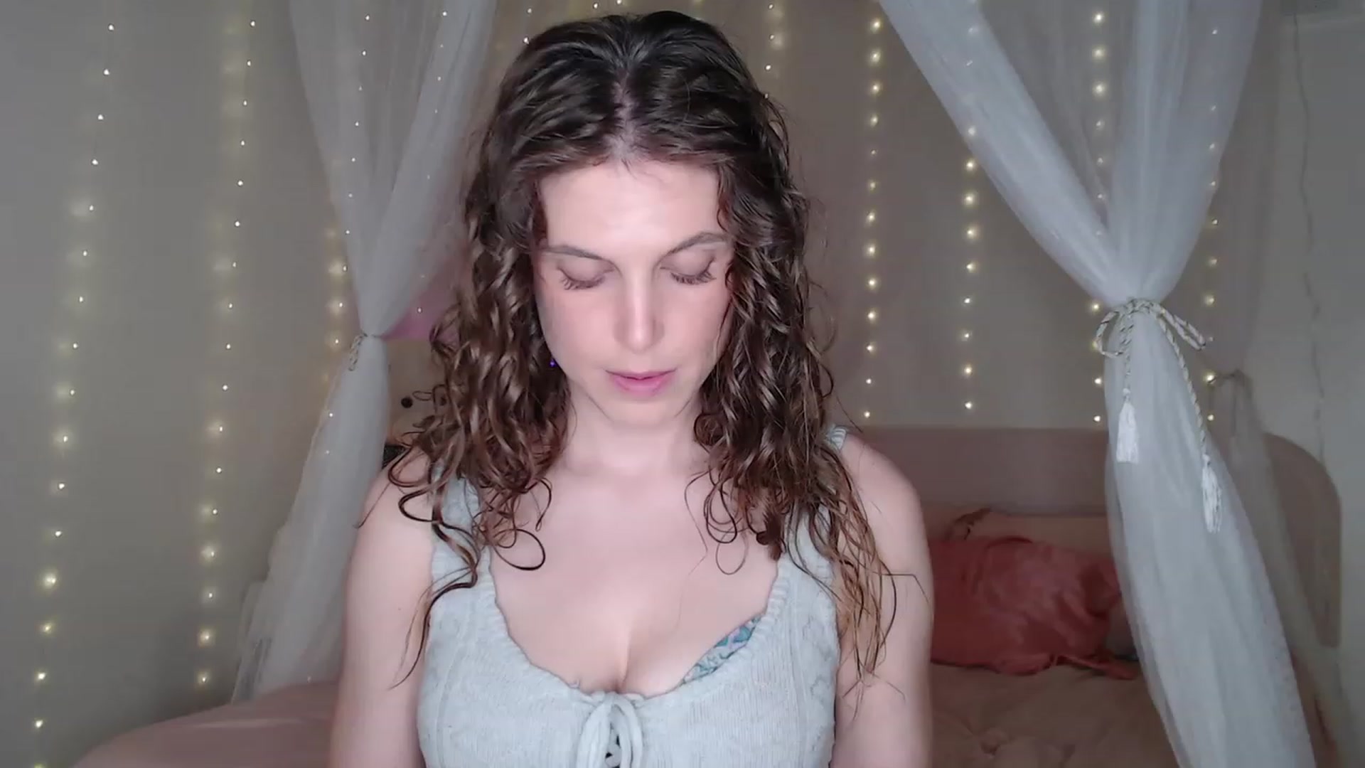 Gallery image thumbnail from Emilysworld's myfreecams stream on, 11/21/2023, 03:08 image 5 of 20