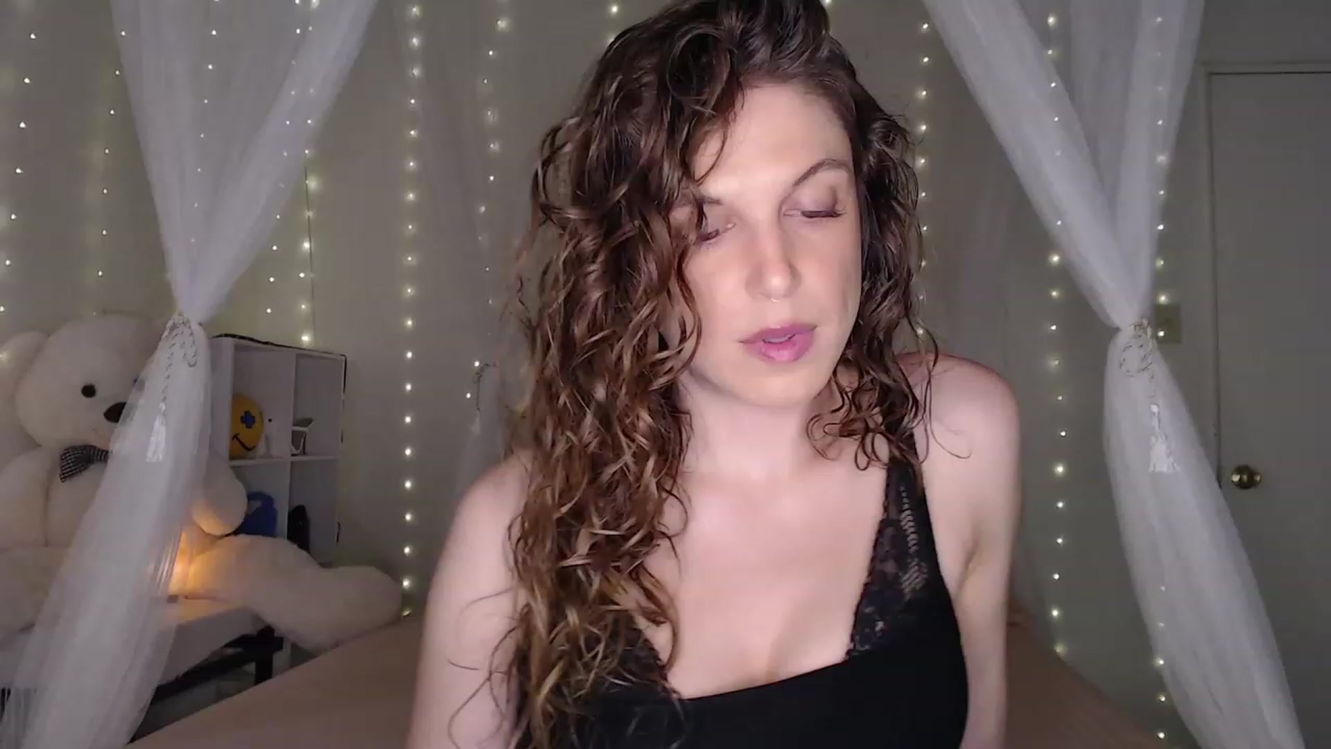 Gallery image thumbnail from Emilysworld's myfreecams stream on, 12/02/2023, 04:47 image 9 of 20