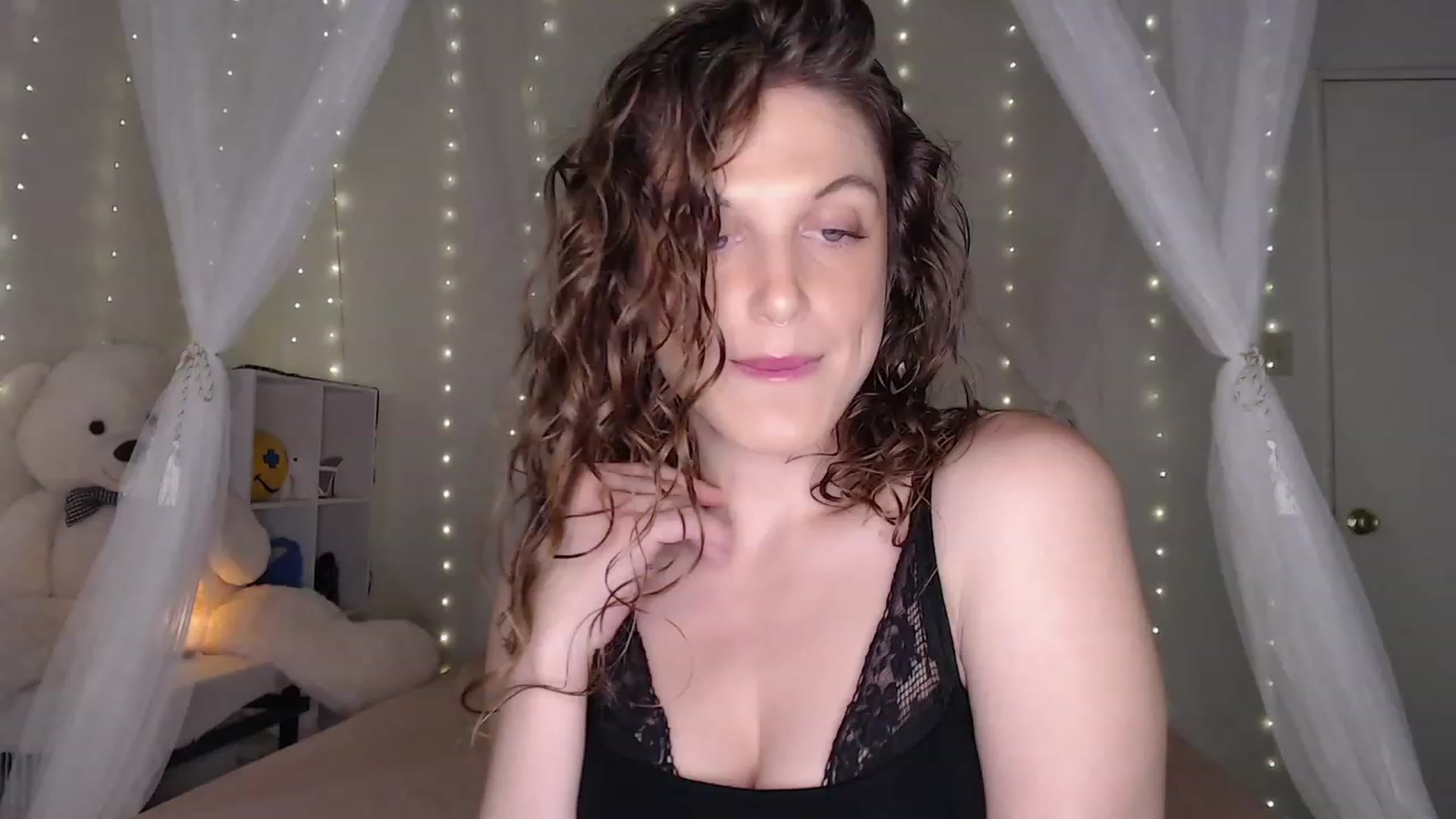 Gallery image thumbnail from Emilysworld's myfreecams stream on, 12/02/2023, 04:47 image 16 of 20