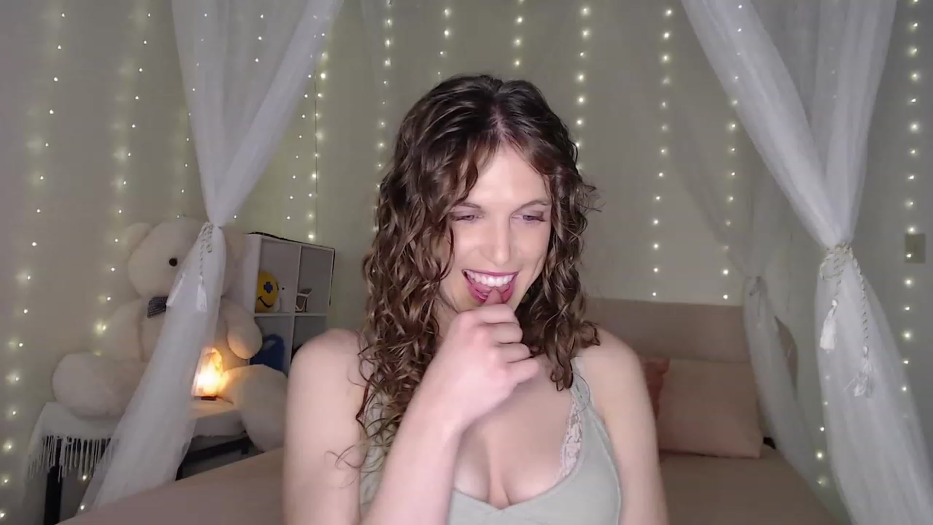 Gallery image thumbnail from Emilysworld's myfreecams stream on, 12/05/2023, 01:07 image 9 of 20