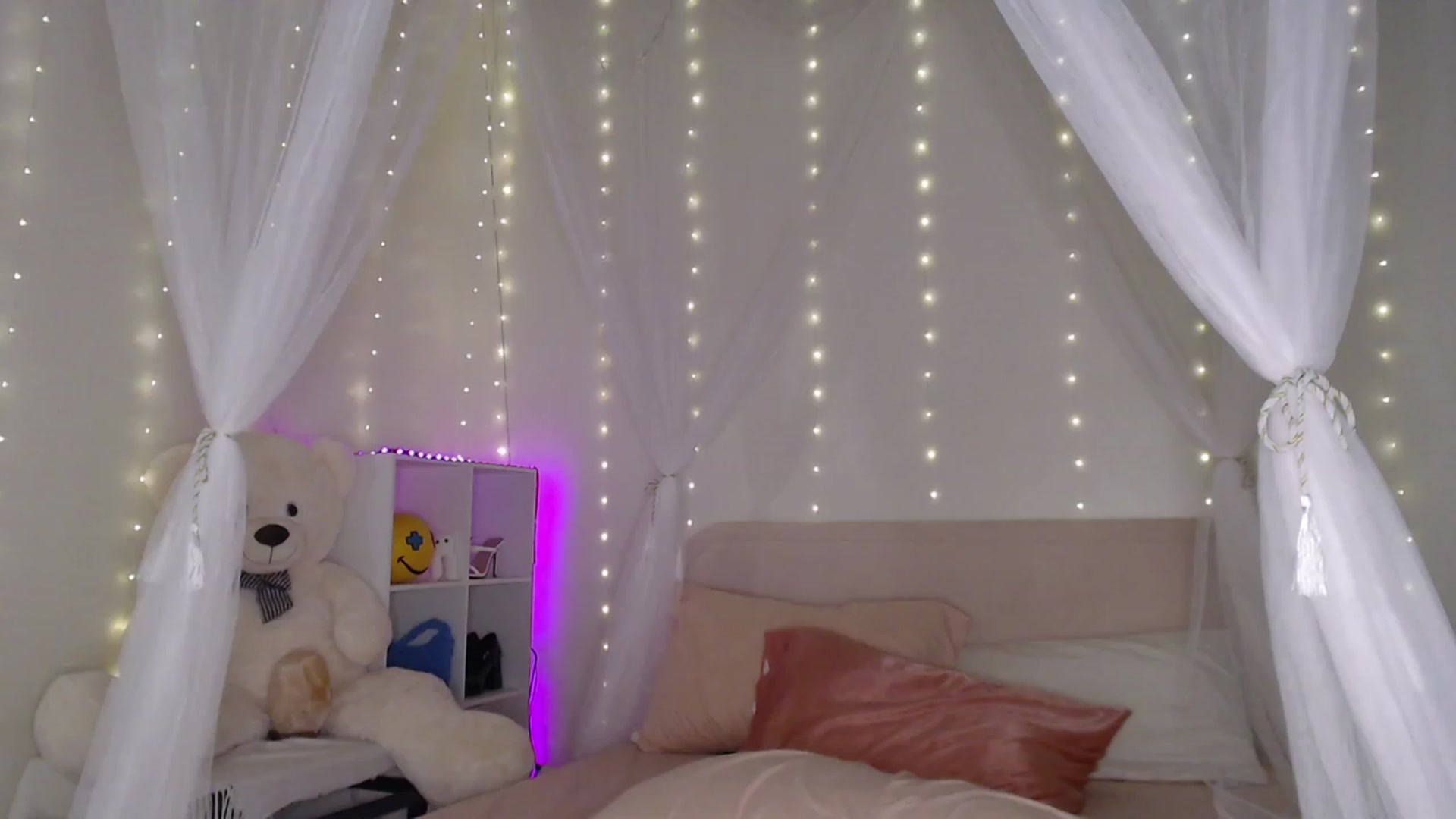 Gallery image thumbnail from Emilysworld's myfreecams stream on, 12/07/2023, 03:33 image 14 of 20