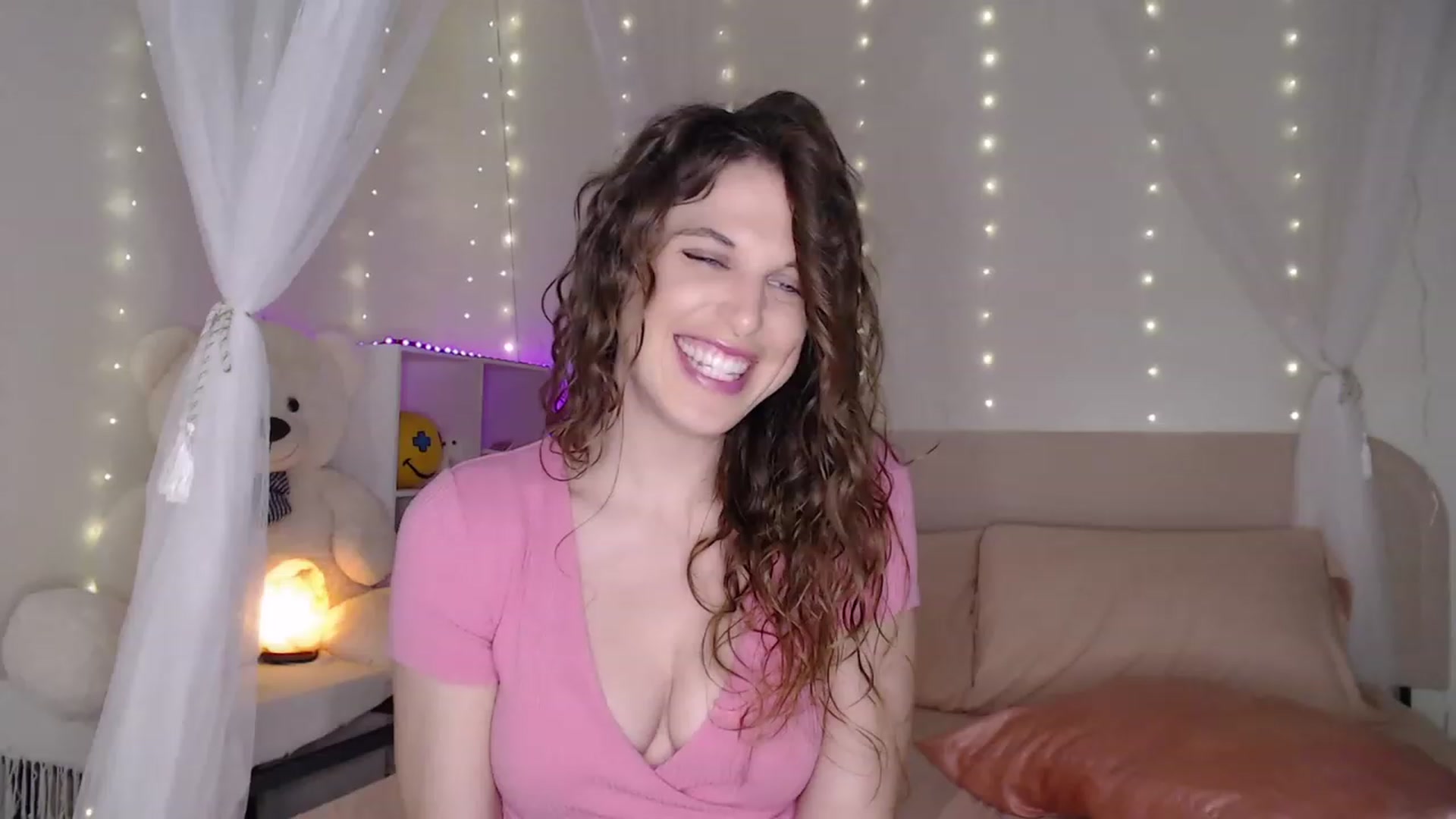 Gallery image thumbnail from Emilysworld's myfreecams stream on, 12/08/2023, 02:21 image 13 of 20