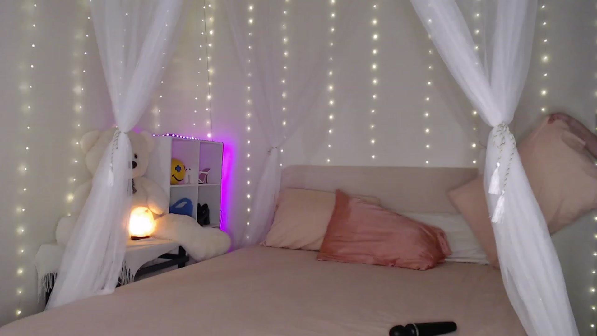 Gallery image thumbnail from Emilysworld's myfreecams stream on, 12/11/2023, 05:13 image 16 of 20