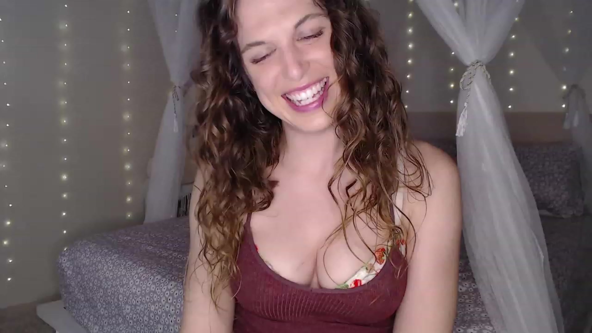 Gallery image thumbnail from Emilysworld's myfreecams stream on, 12/19/2023, 02:16 image 18 of 20