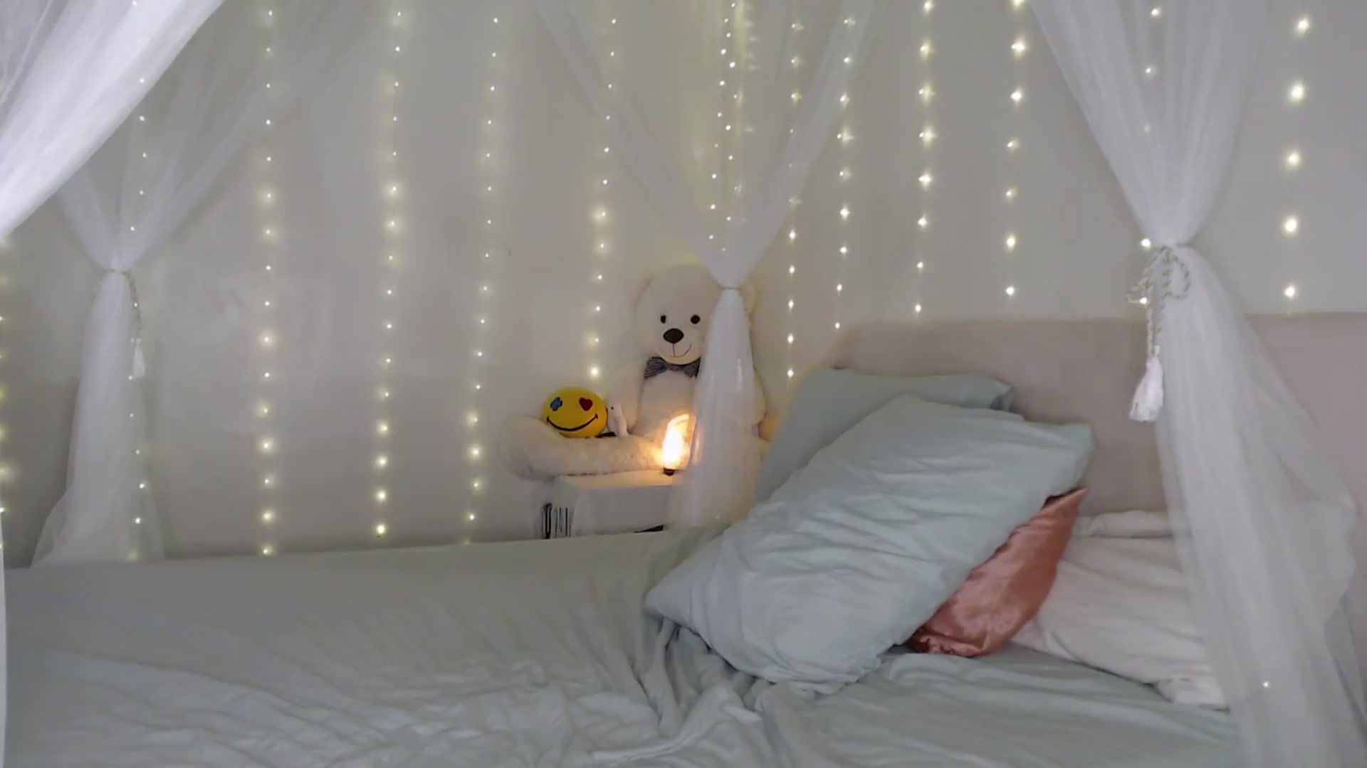 Gallery image thumbnail from Emilysworld's myfreecams stream on, 03/26/2024, 03:41 image 13 of 20
