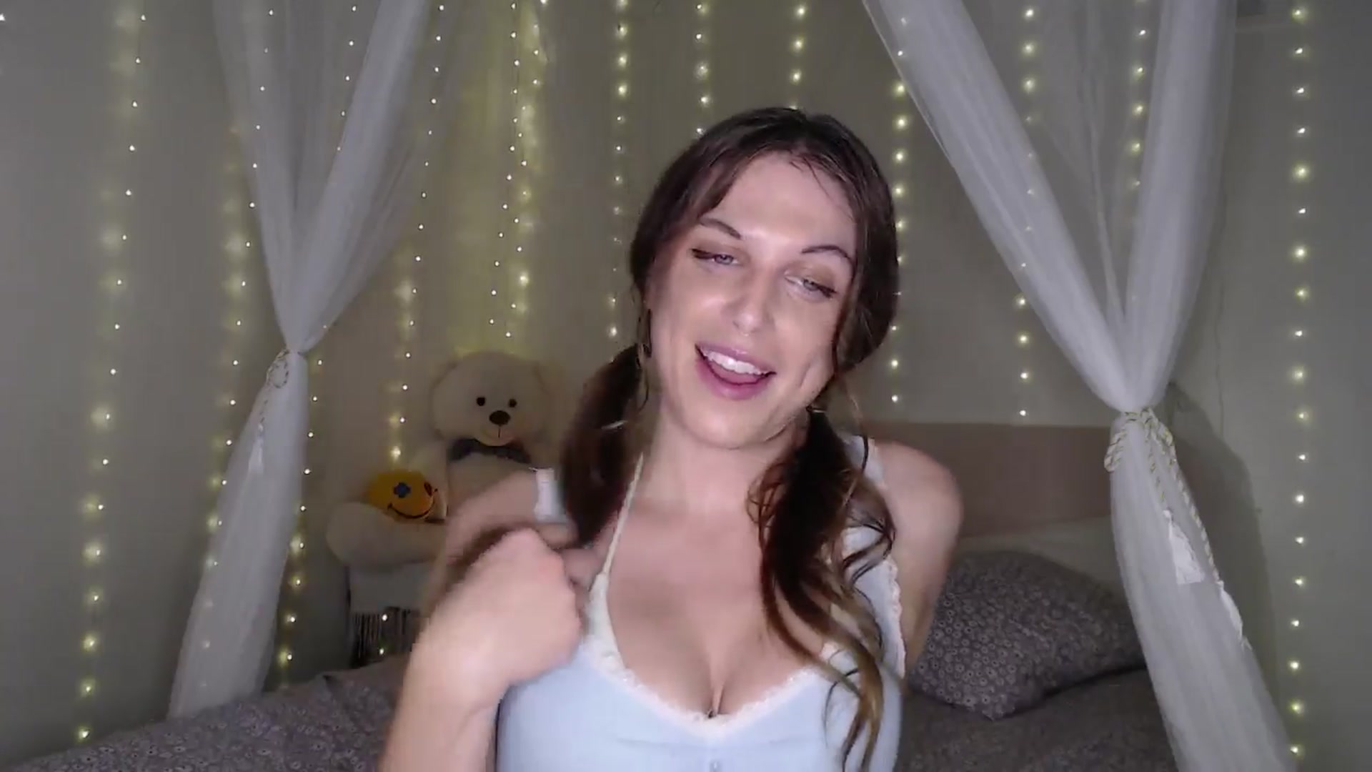 Gallery image thumbnail from Emilysworld's myfreecams stream on, 04/05/2024, 02:13 image 19 of 20