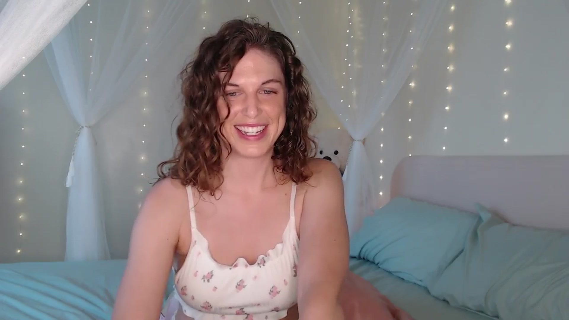 Gallery image thumbnail from Emilysworld's myfreecams stream on, 04/12/2024, 01:33 image 9 of 20