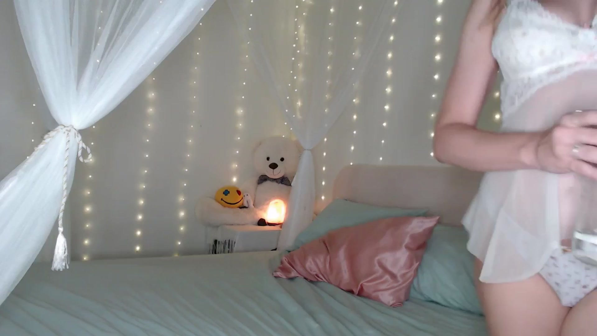 Gallery image thumbnail from Emilysworld's myfreecams stream on, 04/13/2024, 06:03 image 15 of 20